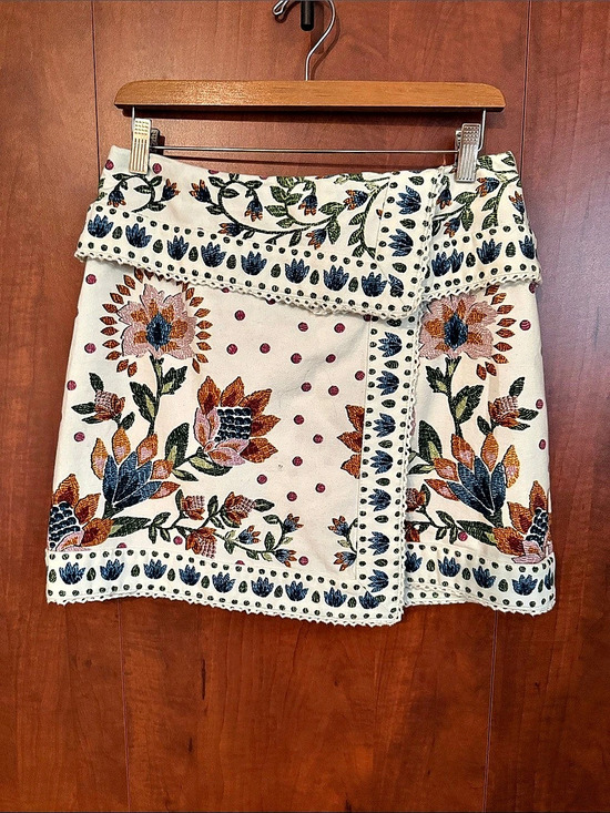FARM Rio Dresses & Skirts - FARM RIO Floral Mini Skirt Size Medium Like New